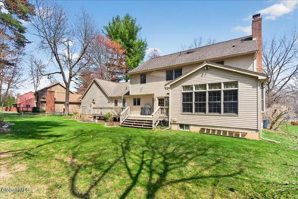 $699,900 | 10 Timberwick Drive, Halfmoon, NY 12065