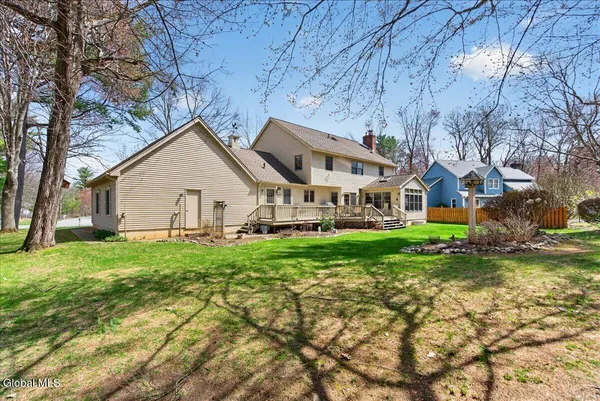 $699,900 | 10 Timberwick Drive, Halfmoon, NY 12065