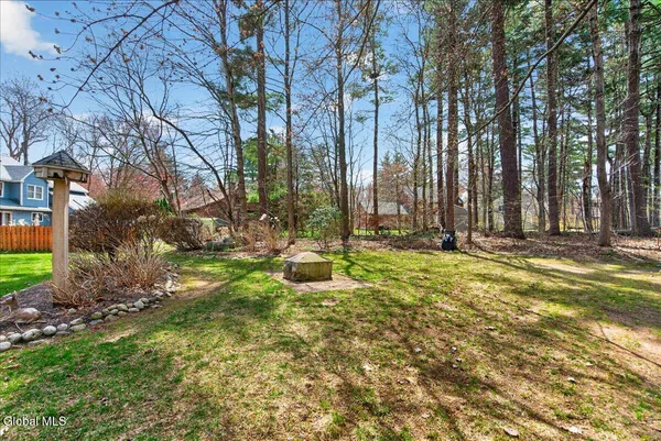 $699,900 | 10 Timberwick Drive, Halfmoon, NY 12065