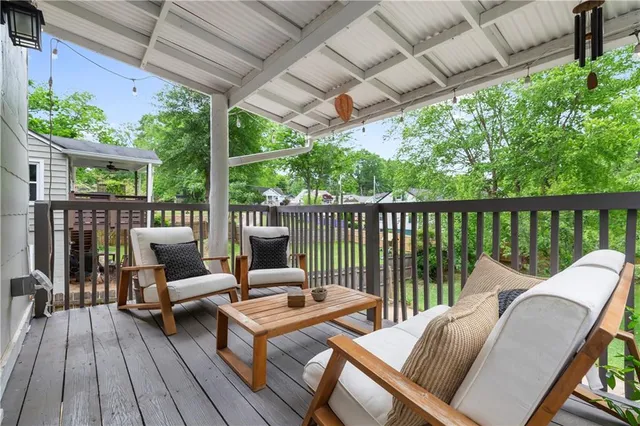 a view of a yard with plants