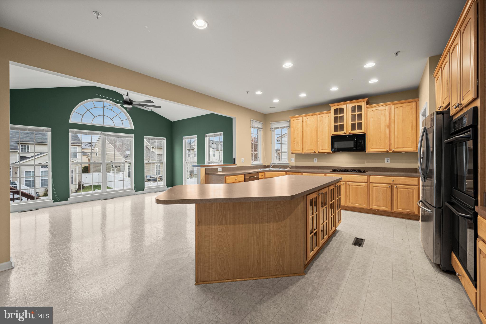 13220 Hampton Farm Lane Brandywine, MD 20613 - Photo 3 of 33 Open Gourmet Kitchen W/Island