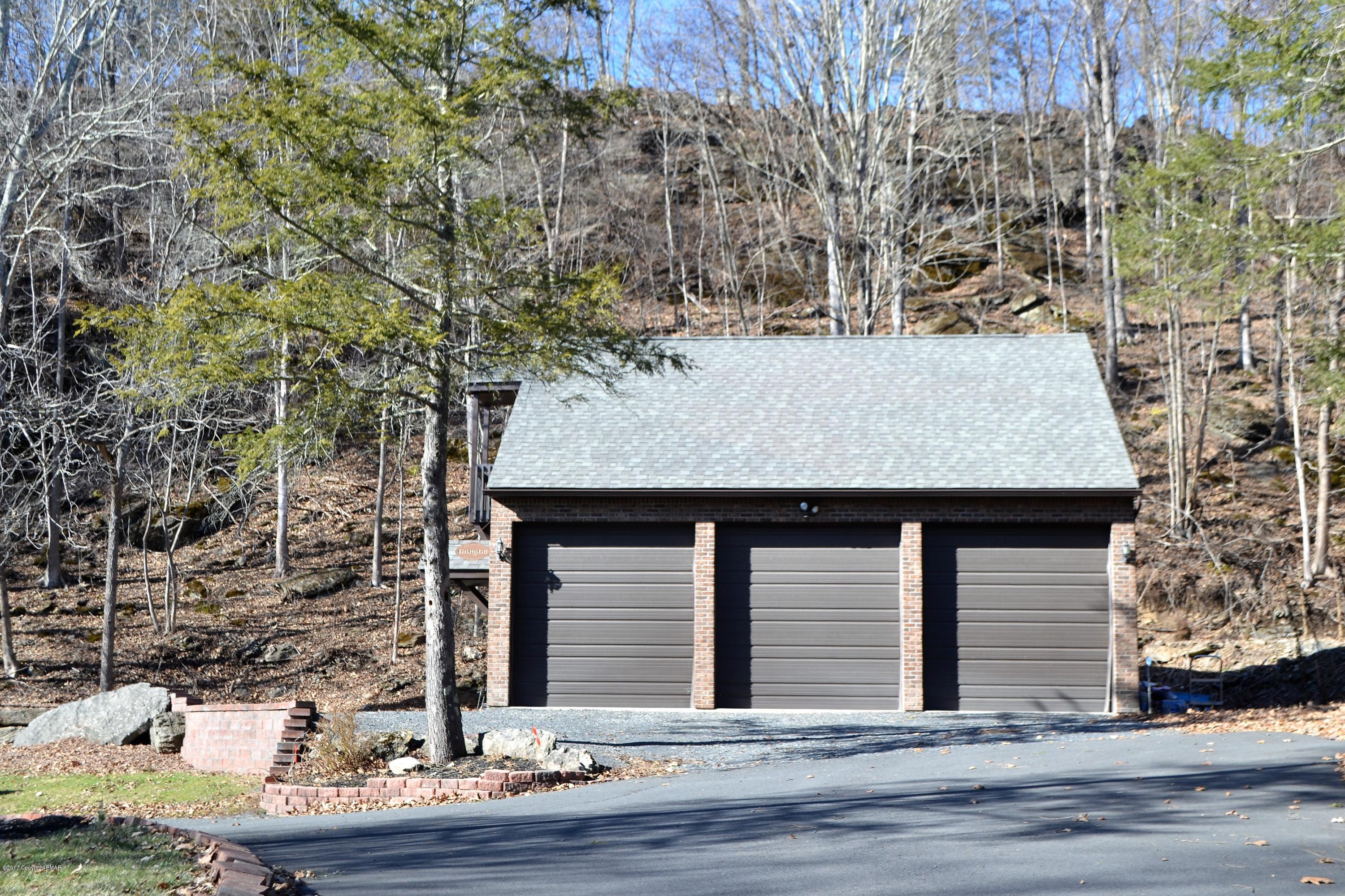 1117 Red Fox Road East Stroudsburg, PA 18301 - Photo 33 of 58 Detached garage