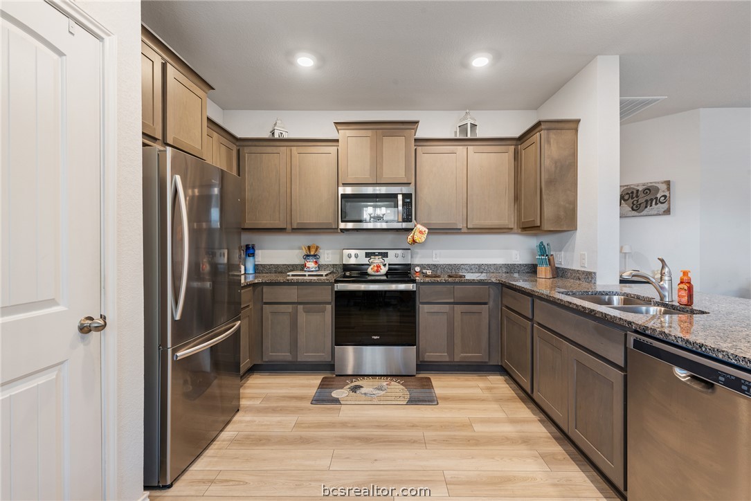 5222 Montague Loop Bryan, TX 77807 - Photo 9 of 26