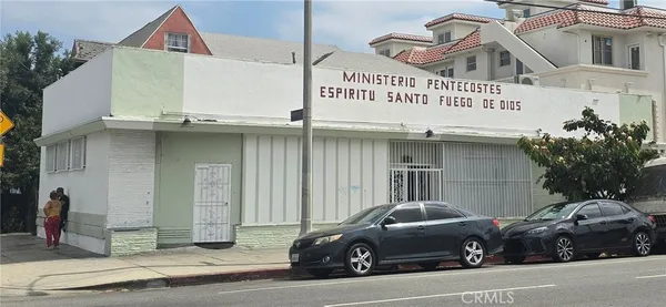 a car parked in front of a building