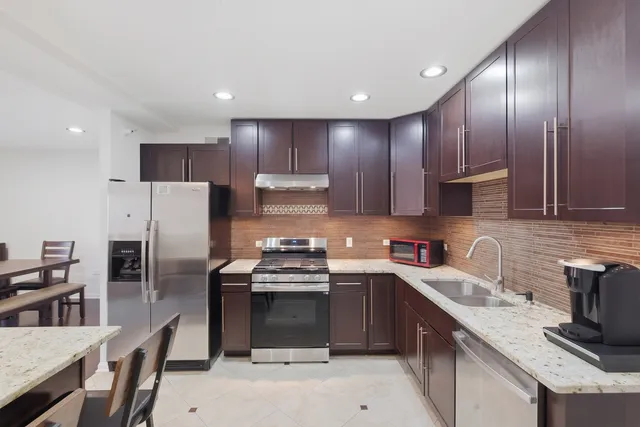 $345,000 | 1649 Ashland Avenue, Unit 501, Des Plaines, IL 60016