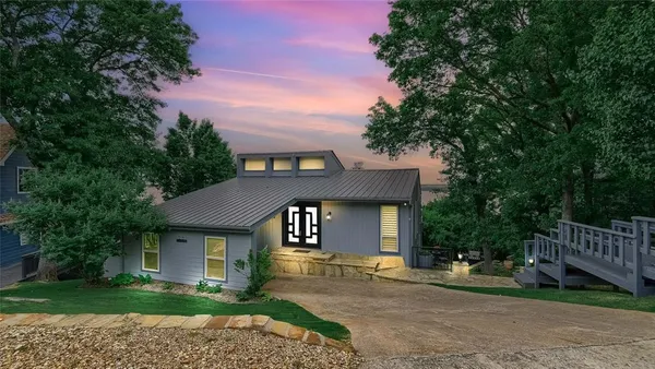$989,000 | 218 Island View Drive, Pottsboro, TX 75076