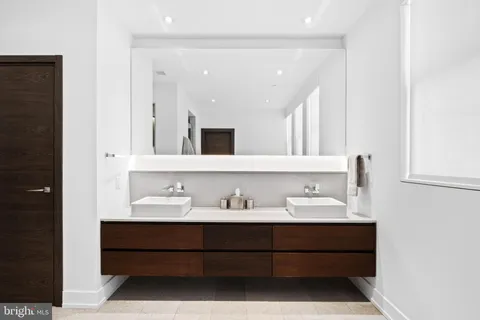 $3,395,000 | 113-115 Arch Street, Unit PH2, Philadelphia, PA 19106