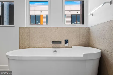 $3,395,000 | 113-115 Arch Street, Unit PH2, Philadelphia, PA 19106