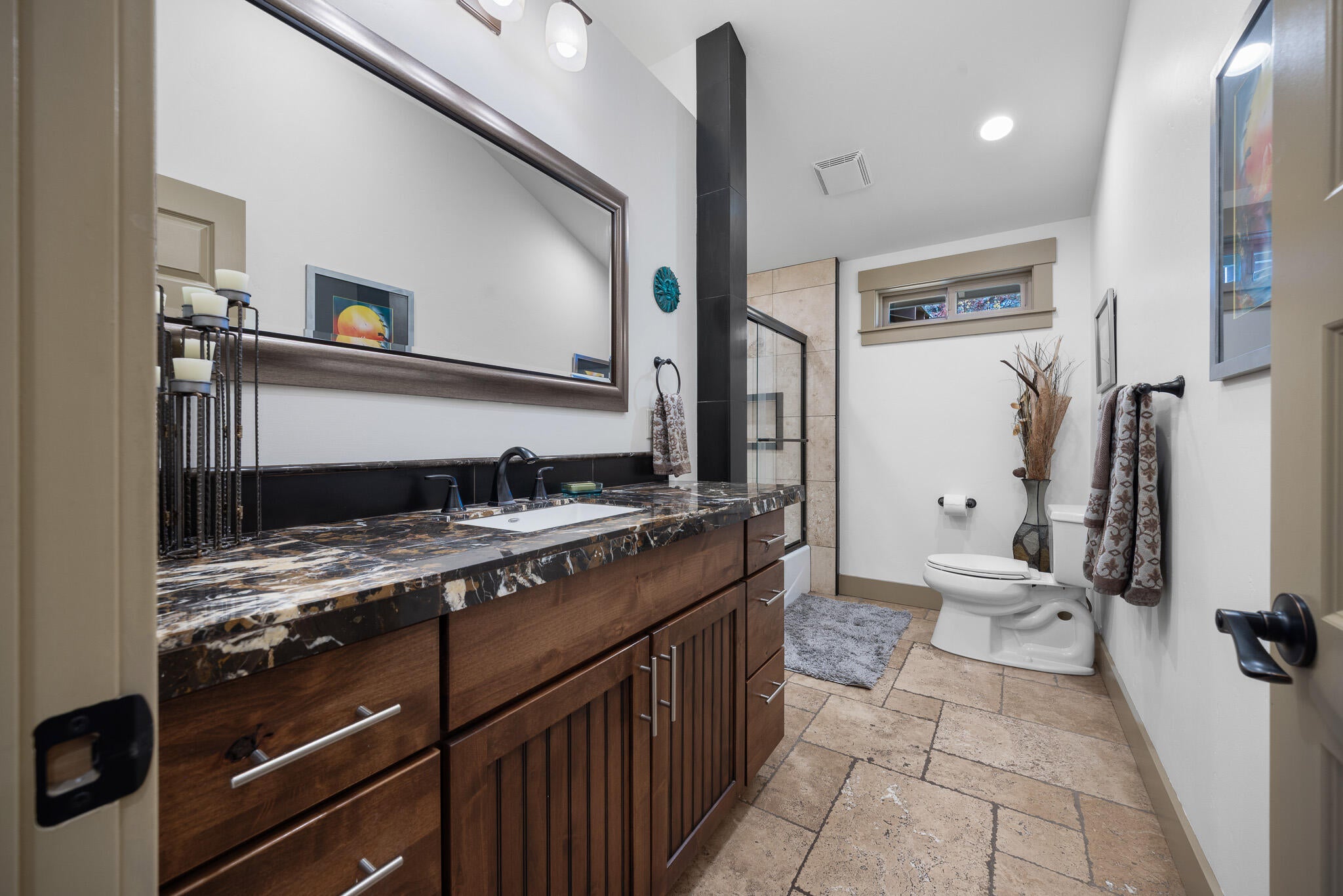 61794 Wickiup Road Bend, OR 97702 - Photo 29 of 85 Guest bath