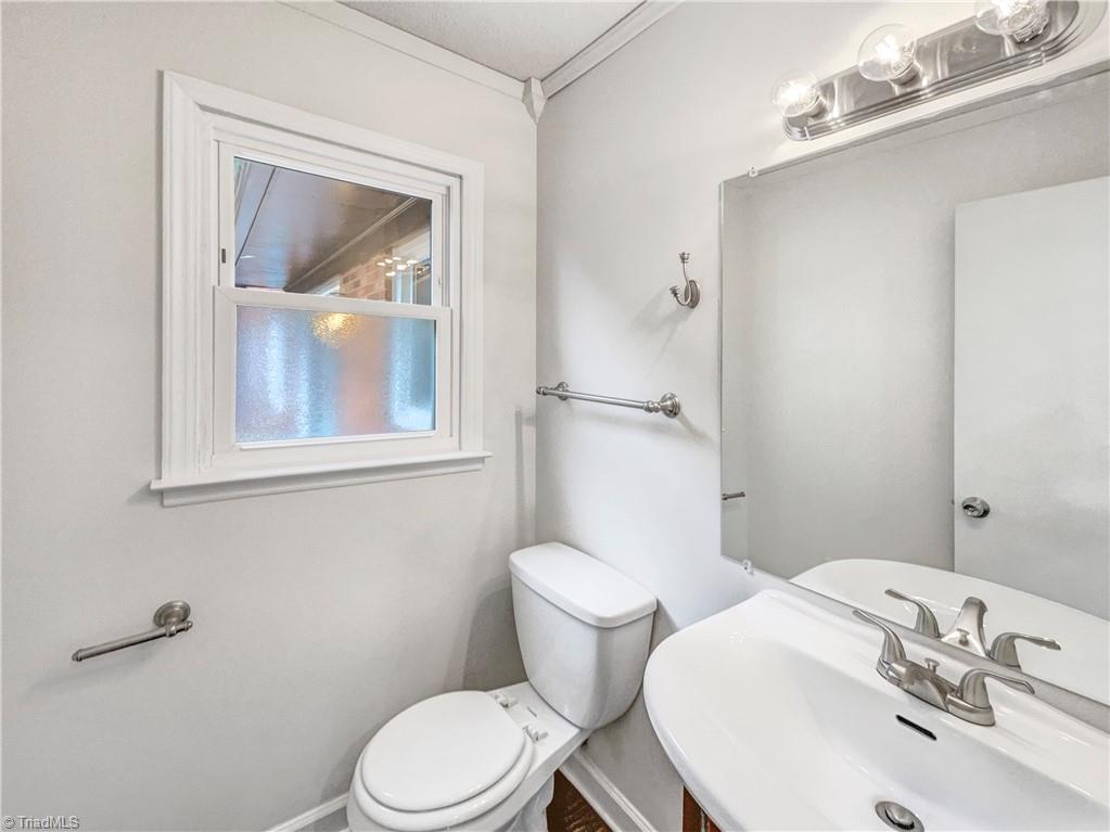 2560 Wallingford Road Northeast Winston-Salem, NC 27101 - Photo 6 of 23