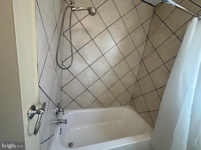 3804 Cedarhurst Road Baltimore, MD 21206 - Photo 9 of 10 a bathroom with a bathtub