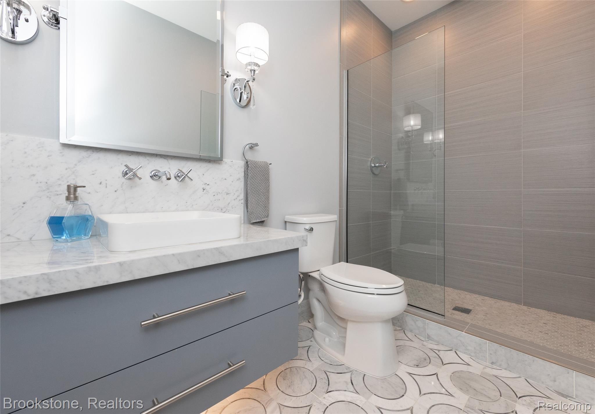 804 North Main Street, Unit 2E(#7) Rochester, MI 48307 - Photo 16 of 24 Upgrade: Marble Counter, Marble Backsplash and custom tile