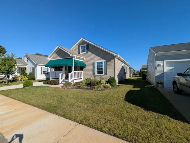 a view of a house with a yard