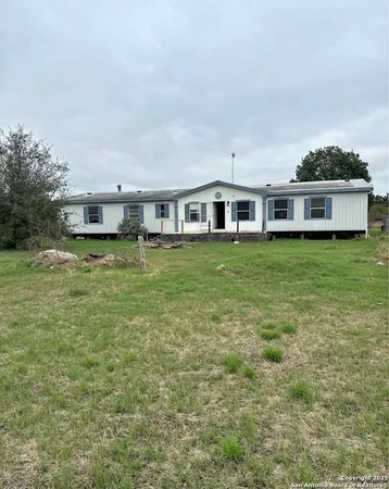 $299,000 | 370 County Road 347, Hondo, TX 78861