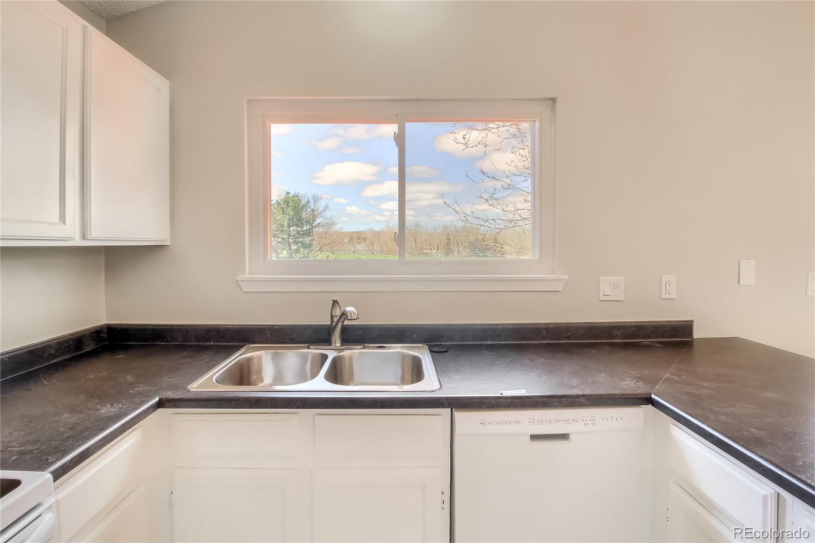 882 Thames Street Highlands Ranch, CO 80126 - Photo 12 of 35 Gallery Image 12