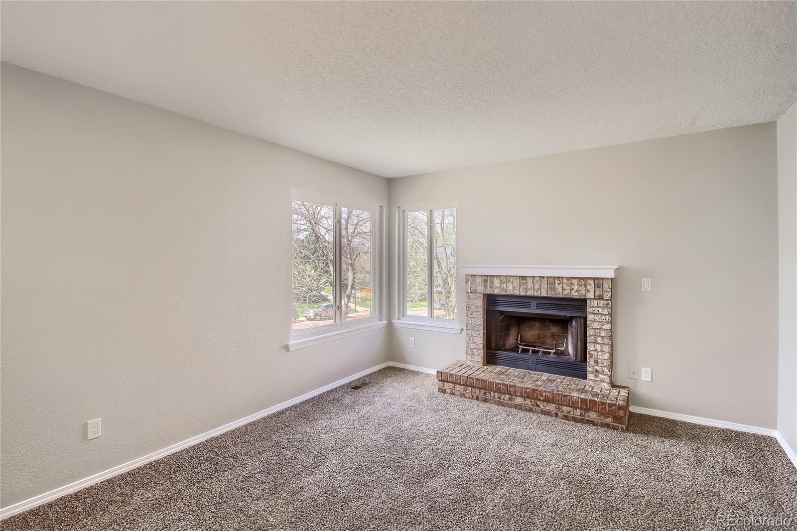 882 Thames Street Highlands Ranch, CO 80126 - Photo 4 of 35 Gallery Image 4