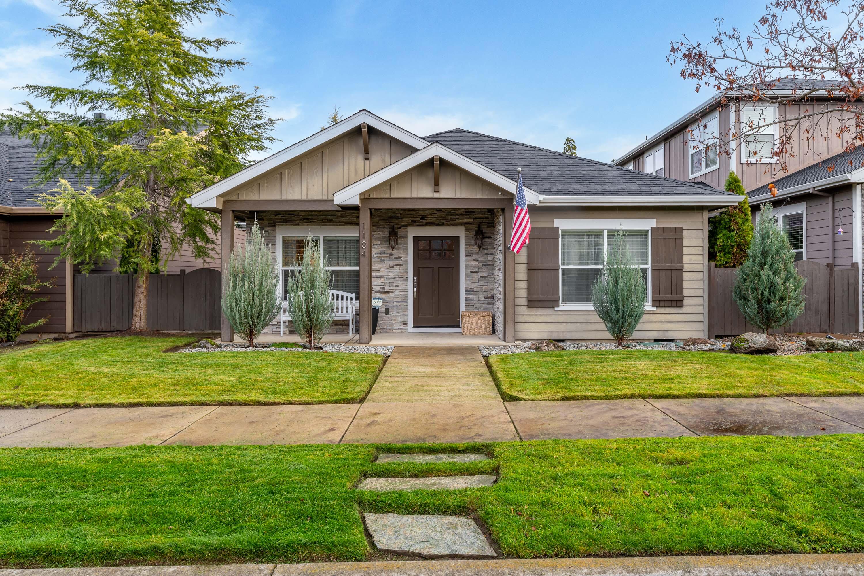 1184 Boulder Ridge Street Central Point, OR 97502 - Photo 23 of 26 EXT (5 of 10)