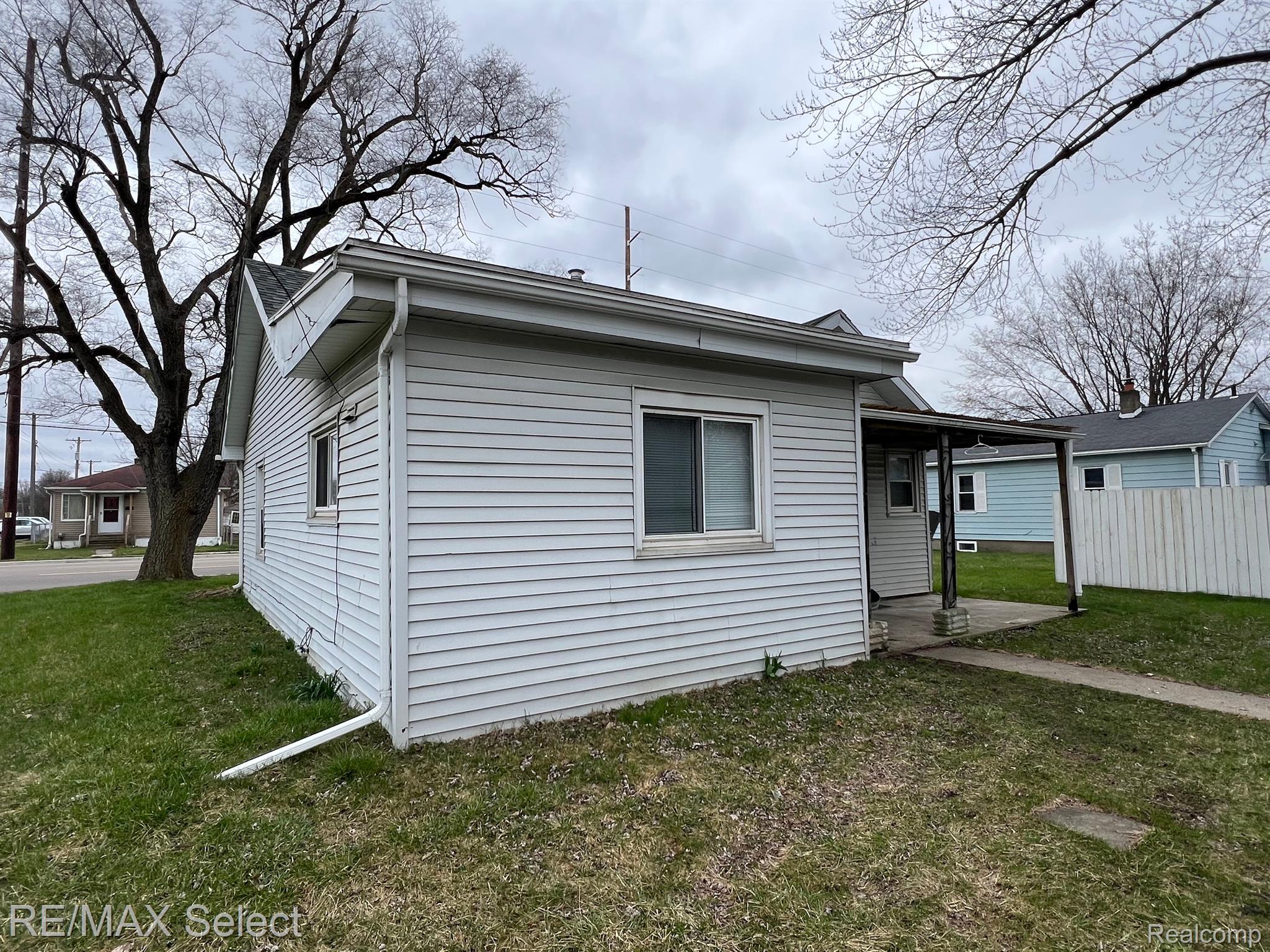 802 West Atherton Road Flint, MI 48507 - Photo 5 of 15 Gallery Image 5