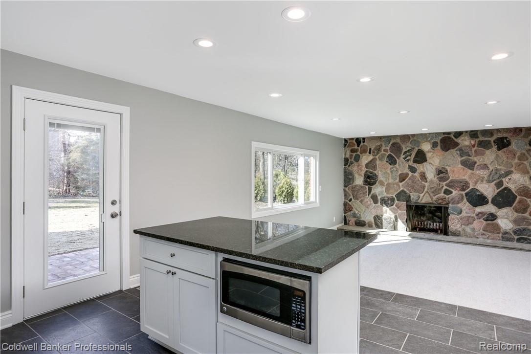 90 Devon Road Bloomfield Hills, MI 48302 - Photo 10 of 33 a (9).jpg