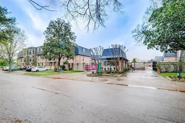 $1,525 | 2400 North Braeswood Boulevard, Unit 329, Houston, TX 77030