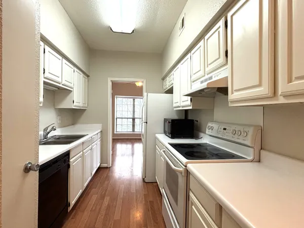 $1,525 | 2400 North Braeswood Boulevard, Unit 329, Houston, TX 77030