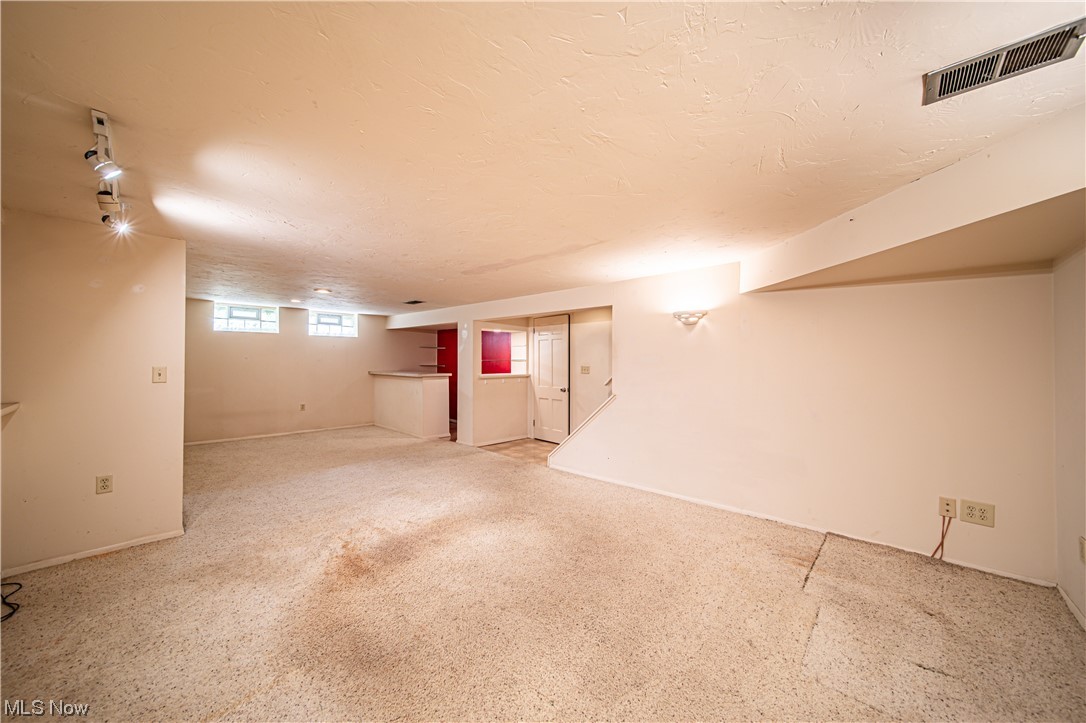 4810 Farnhurst Road Cleveland, OH 44124 - Photo 23 of 34