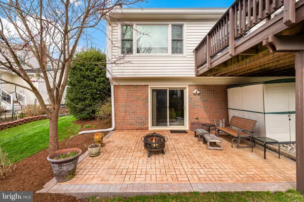 a view of a house with backyard and a tree