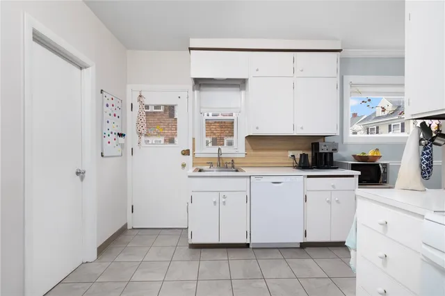 $5,500 | 422 Wayland Avenue, Providence, RI 02906