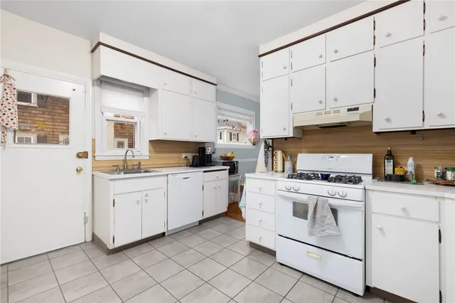 $5,500 | 422 Wayland Avenue, Providence, RI 02906