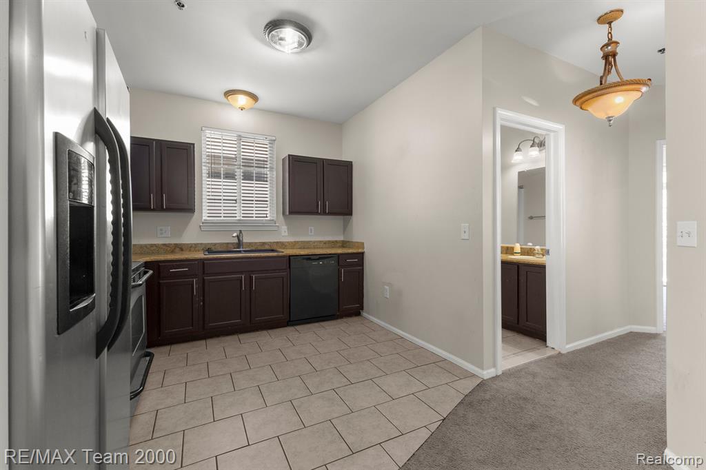 20356 Rodeo Court Southfield, MI 48075 - Photo 17 of 38