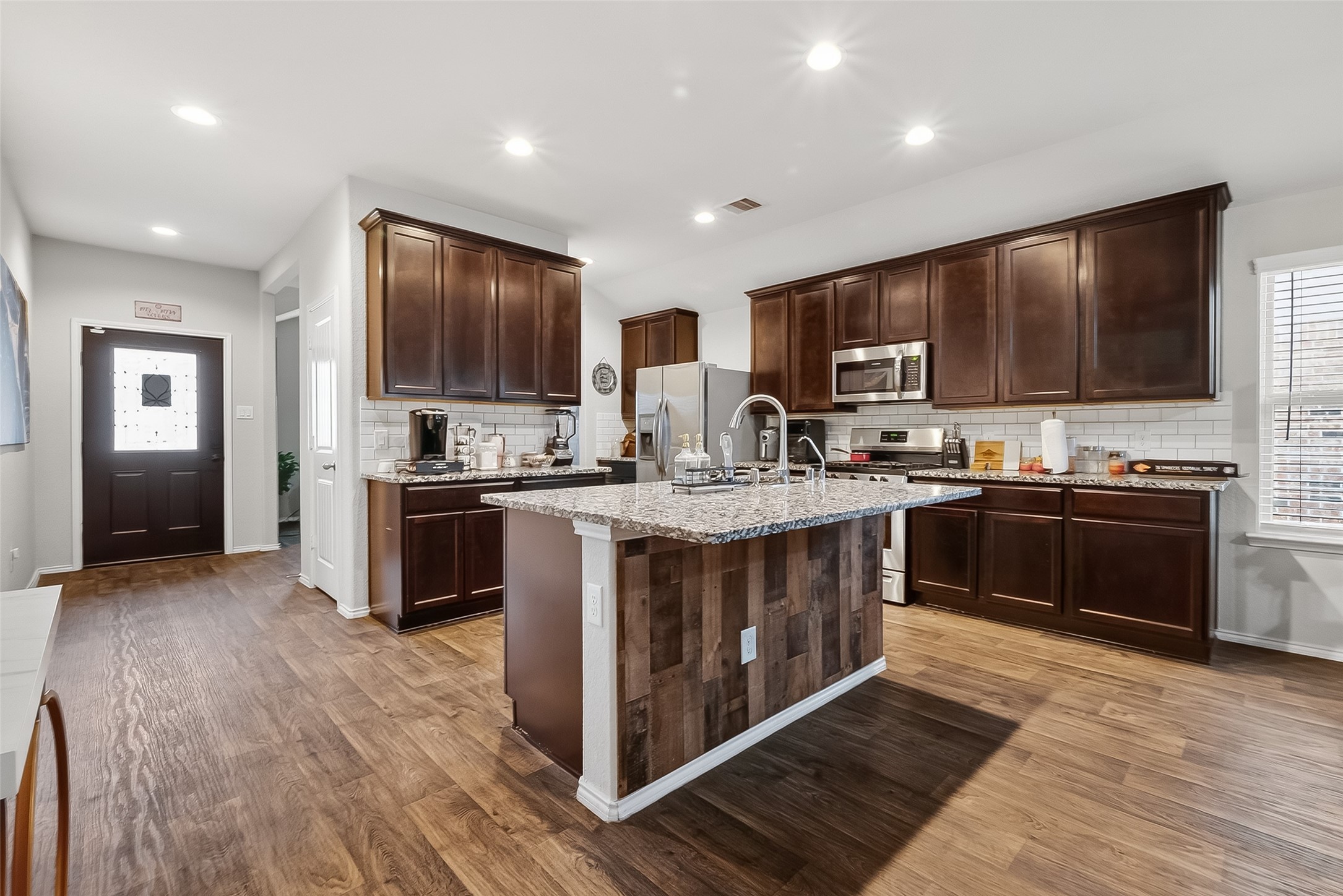 8015 Acorn Flats Lane Rosharon, TX 77583 - Photo 8 of 29