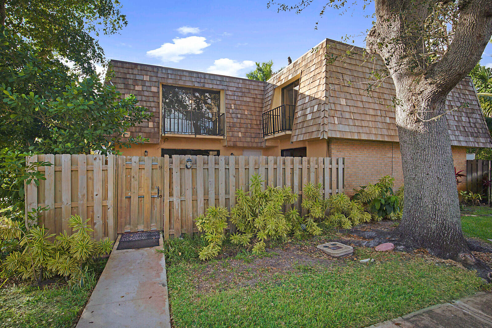 253 Woodland Road Palm Springs, FL 33461 - Photo 26 of 27 Welcome