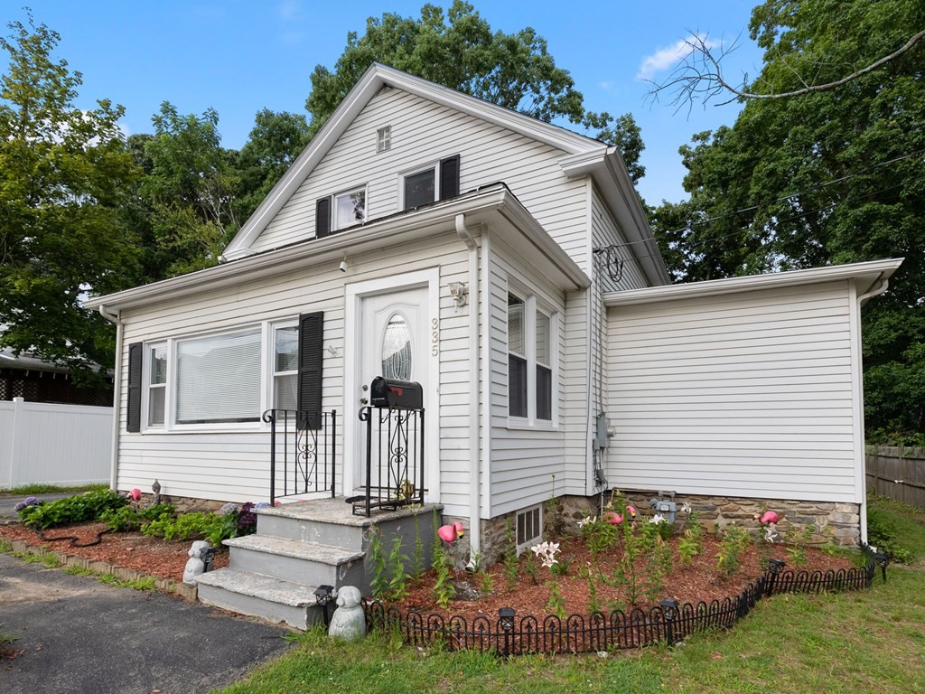 335 Massasoit Road Worcester, MA 01604 - Photo 2 of 30 Gallery Image 2