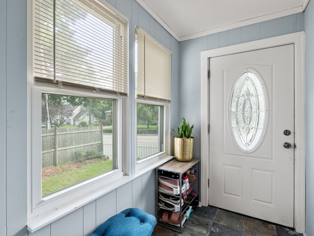 335 Massasoit Road Worcester, MA 01604 - Photo 5 of 30 Gallery Image 5