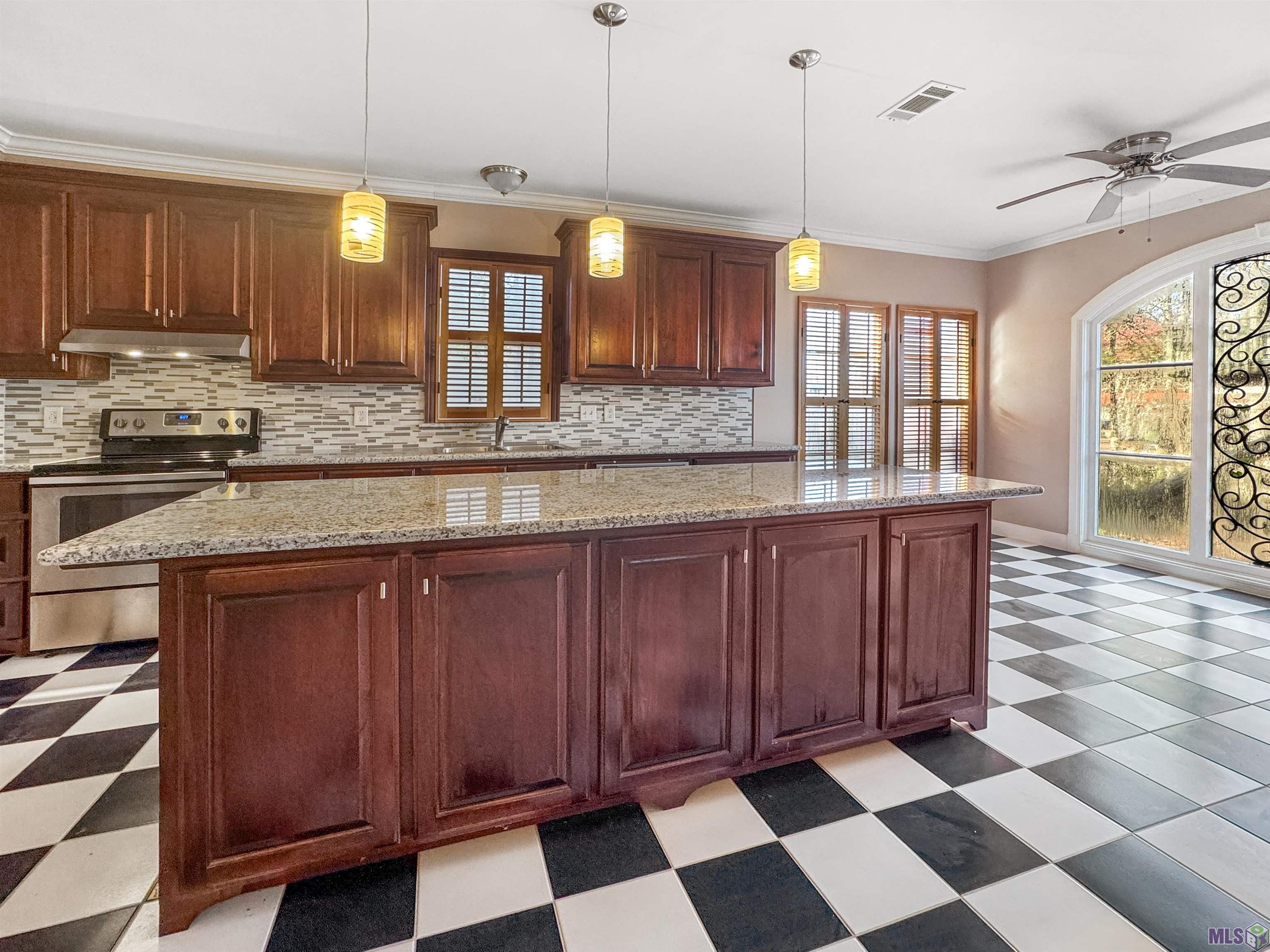20359 Lynda Lane Springfield, LA 70462 - Photo 6 of 50