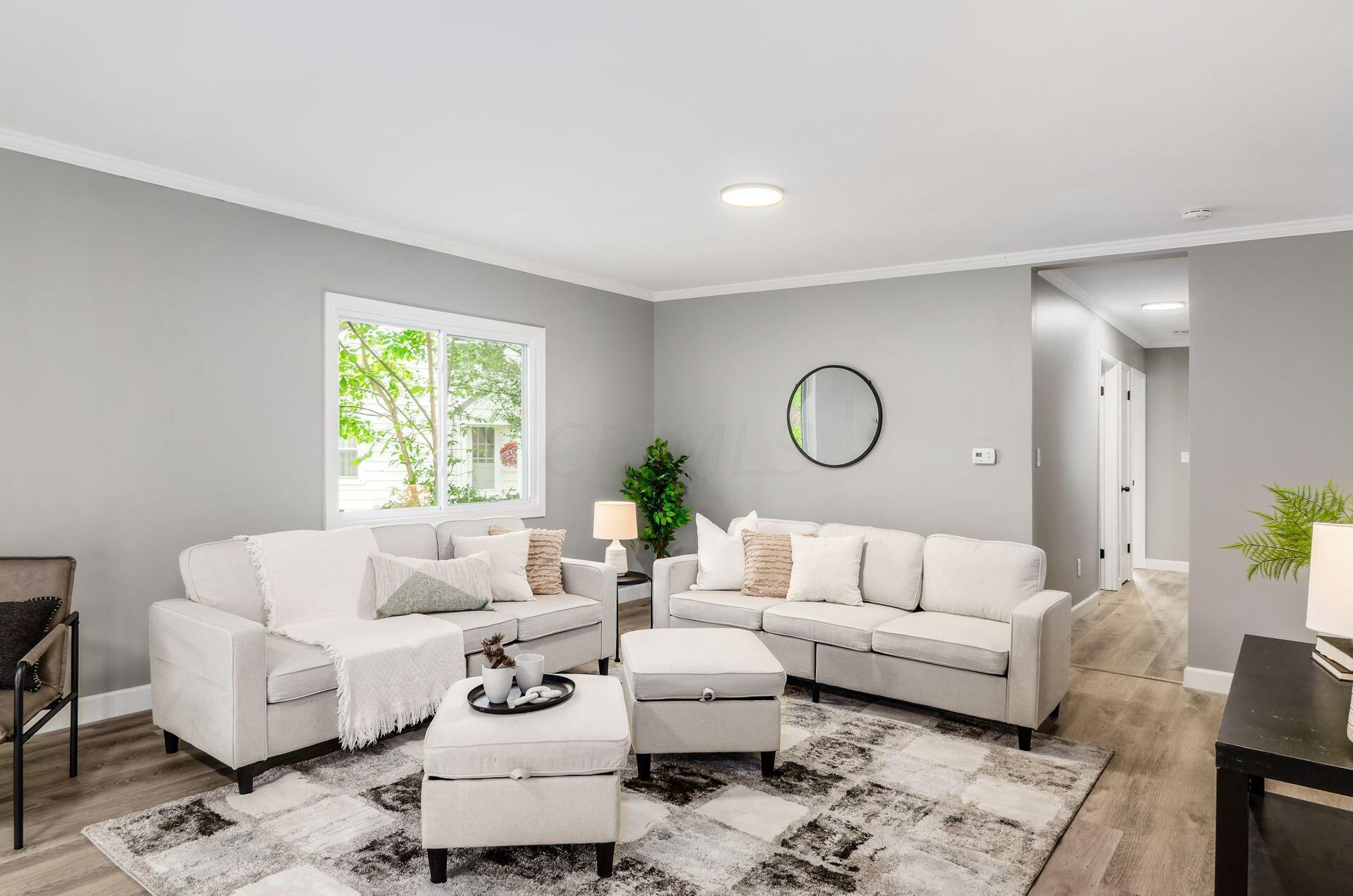 1094 Kenwick Road Columbus, OH 43209 - Photo 12 of 43 Living Room