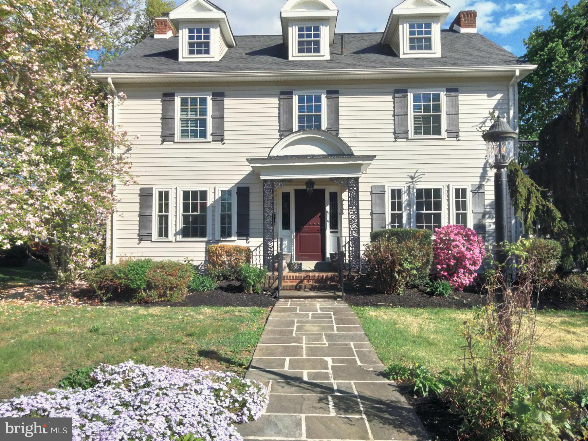 318 Rosedale Drive Pottstown, PA 19464 - Photo 5 of 39 Charming home with vibrant gardens.