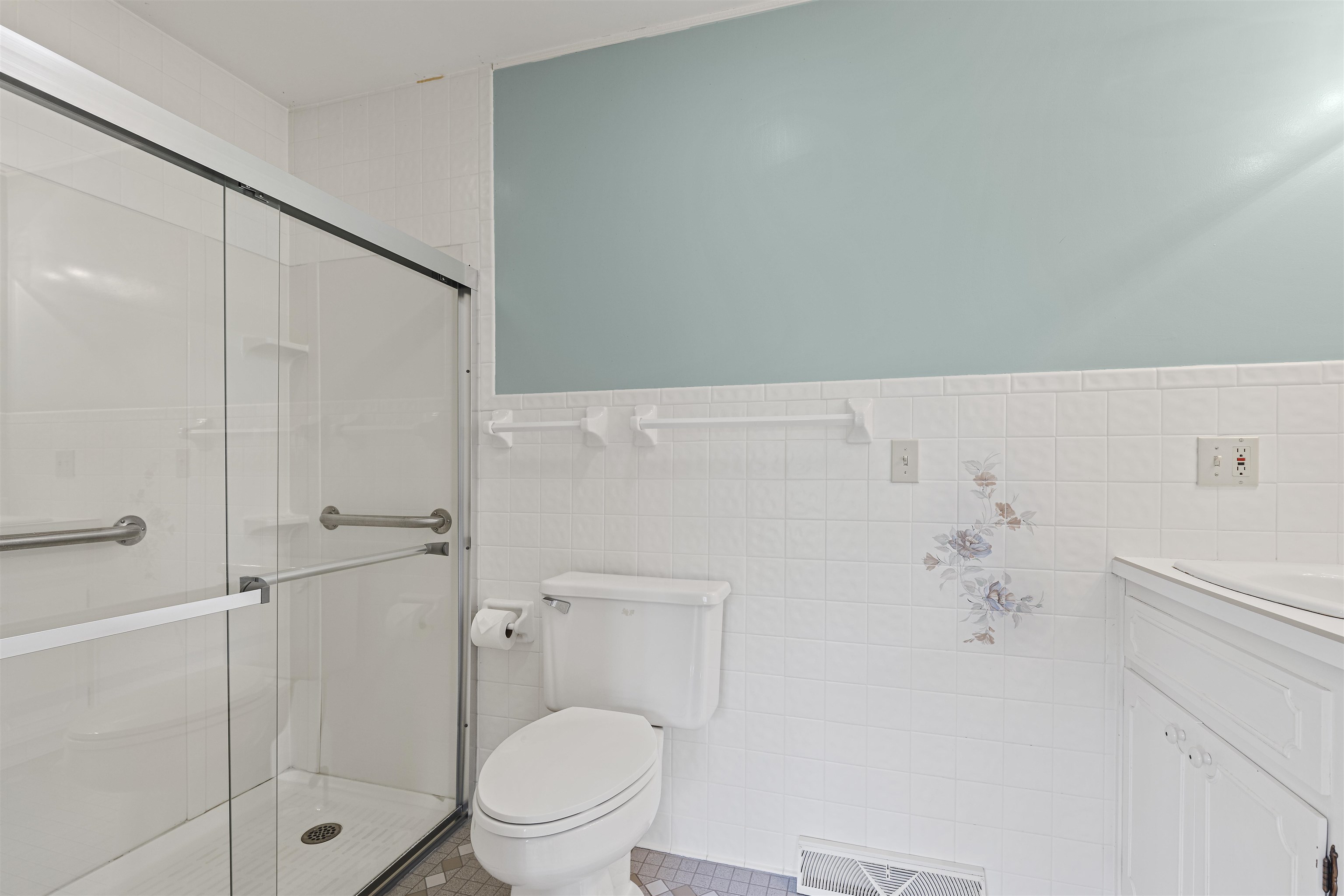 814 Roxbury Road Rockford, IL 61107 - Photo 17 of 36 a bathroom with a granite countertop bathtub shower sink vanity and toilet