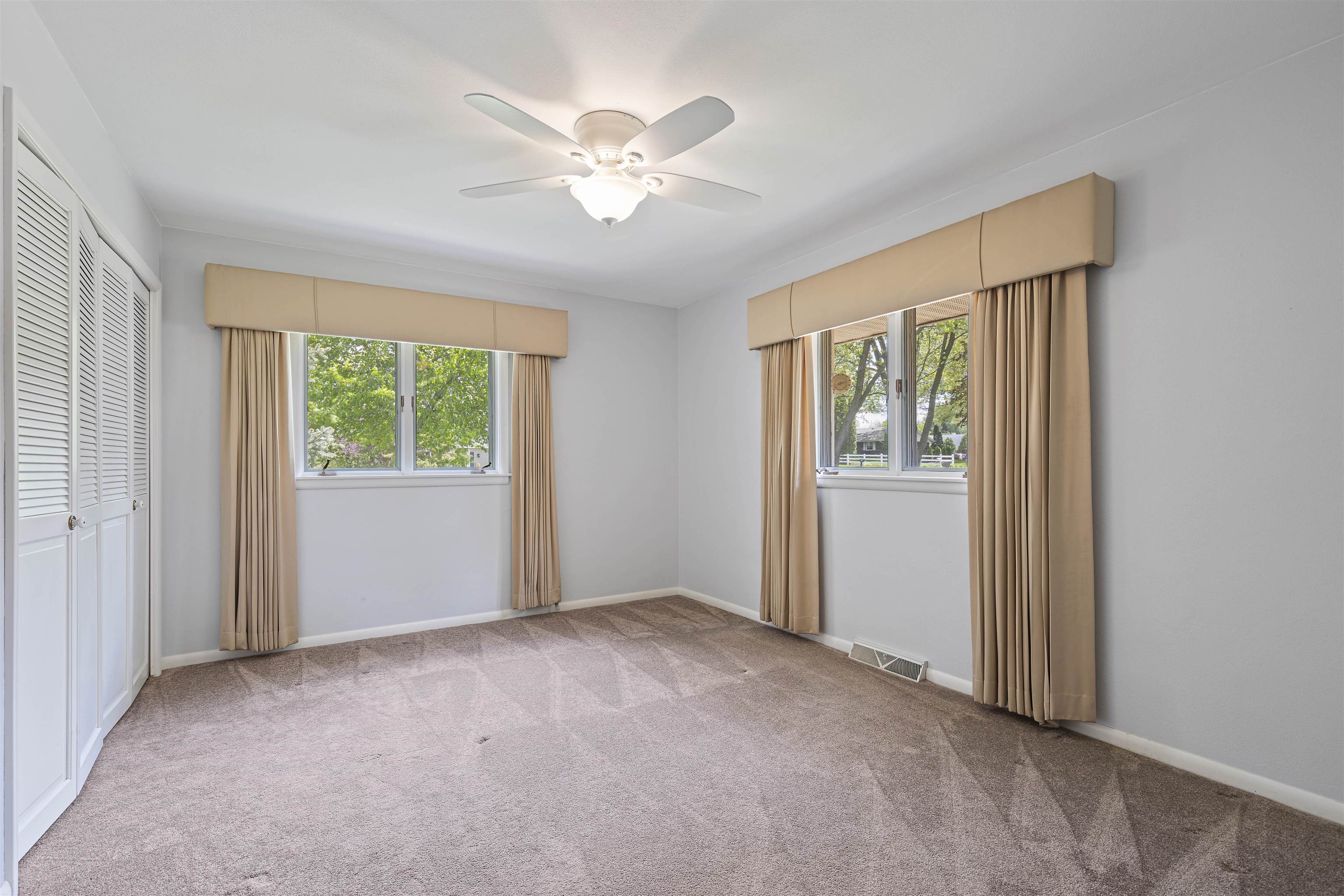 814 Roxbury Road Rockford, IL 61107 - Photo 21 of 36 a view of an empty room with a window