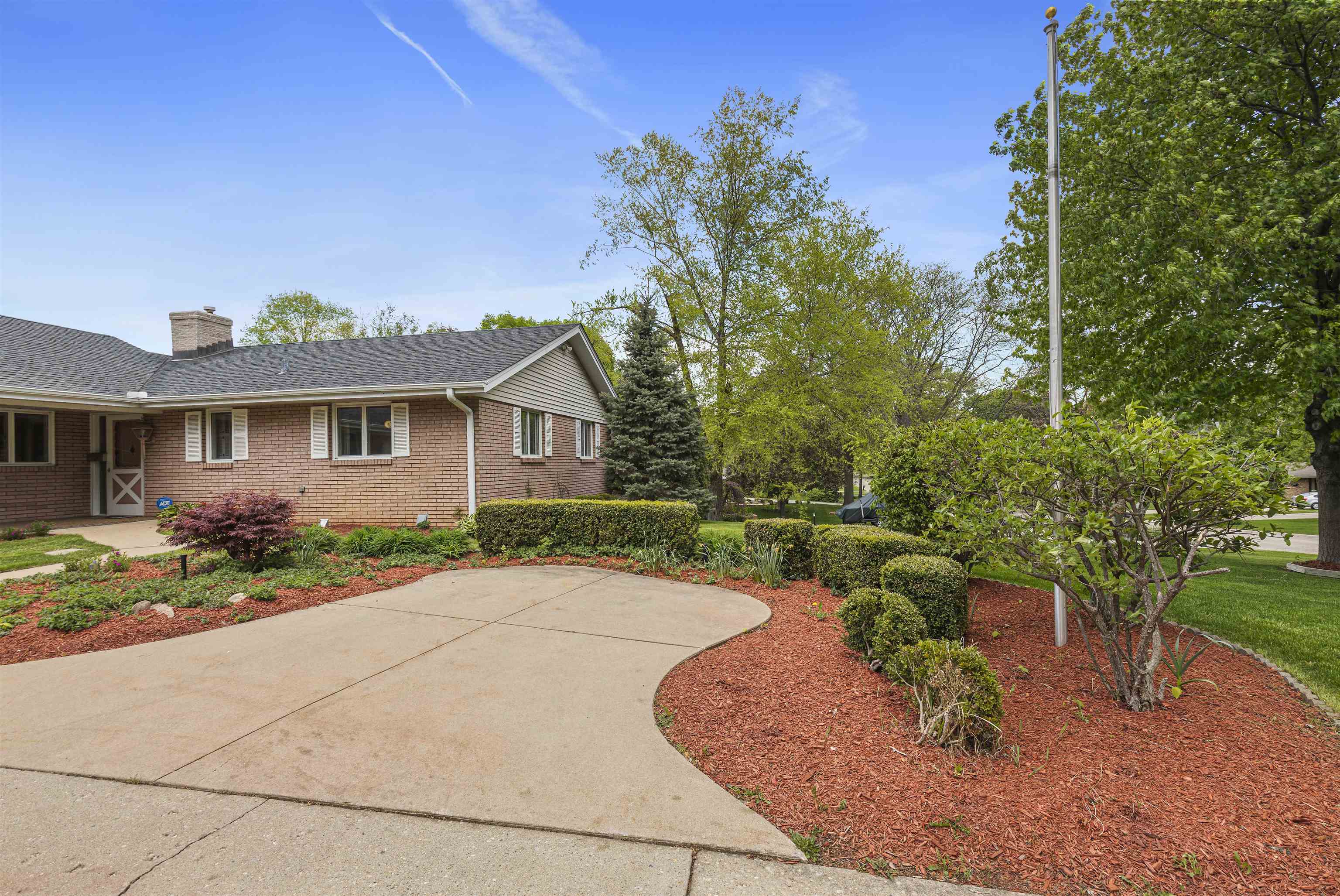 814 Roxbury Road Rockford, IL 61107 - Photo 3 of 36 a view of a backyard with potted plants and large tree