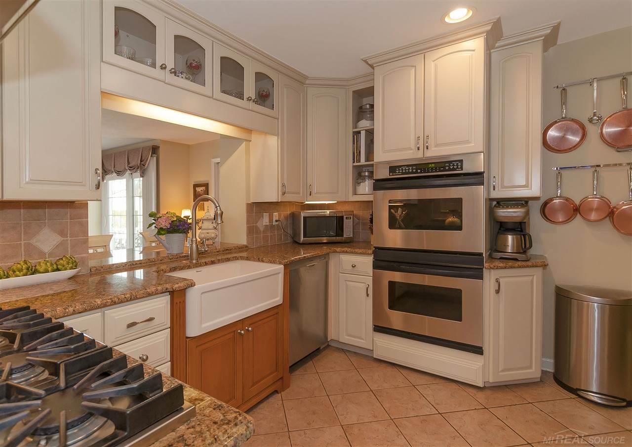 1652 Hawthorne Road Grosse Pointe Woods, MI 48236 - Photo 18 of 55