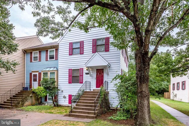$3,100 | 939 Barton Oaks Place, Herndon, VA 20170