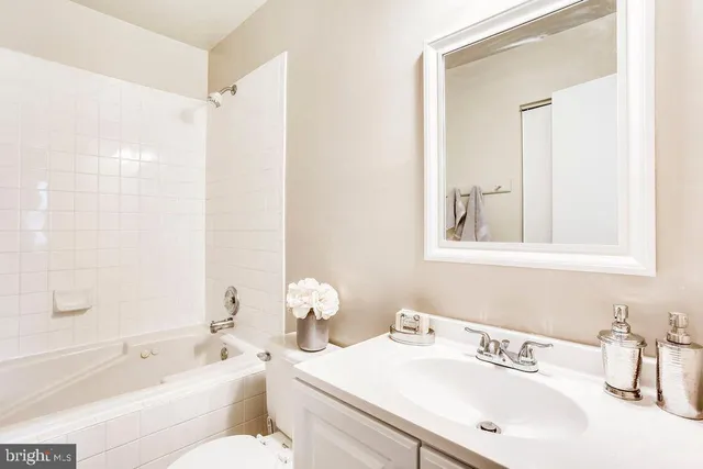 $3,100 | 939 Barton Oaks Place, Herndon, VA 20170