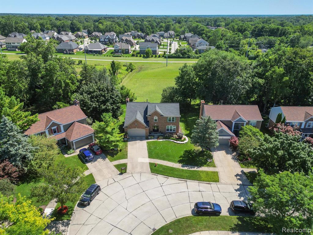 1139 Arms Court Rochester Hills, MI 48307 - Photo 4 of 39
