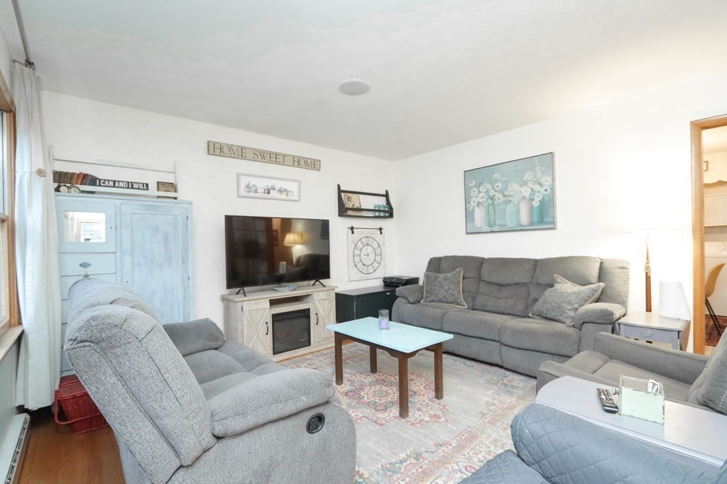 256 Draper Street Springfield, MA 01108 - Photo 2 of 22