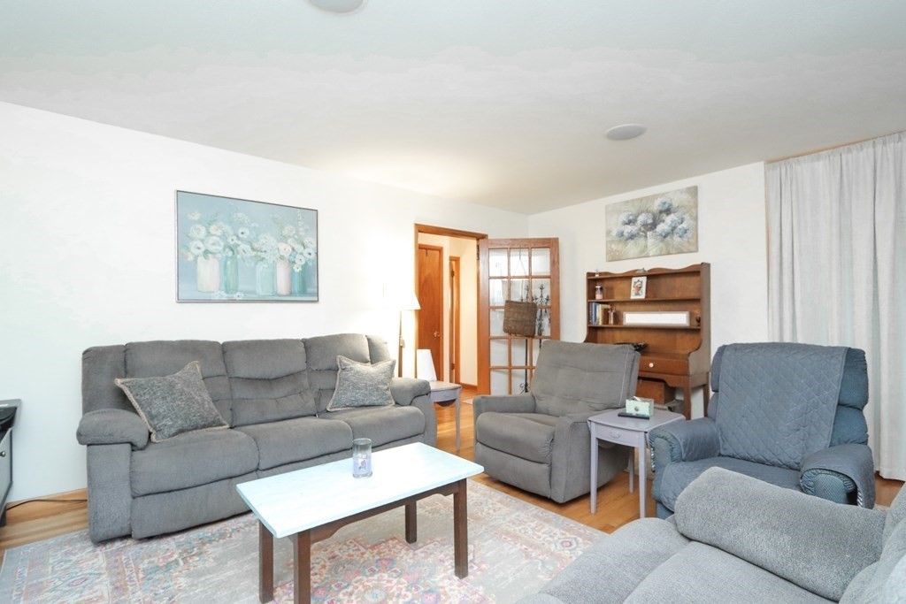256 Draper Street Springfield, MA 01108 - Photo 3 of 22