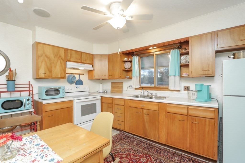 256 Draper Street Springfield, MA 01108 - Photo 5 of 22