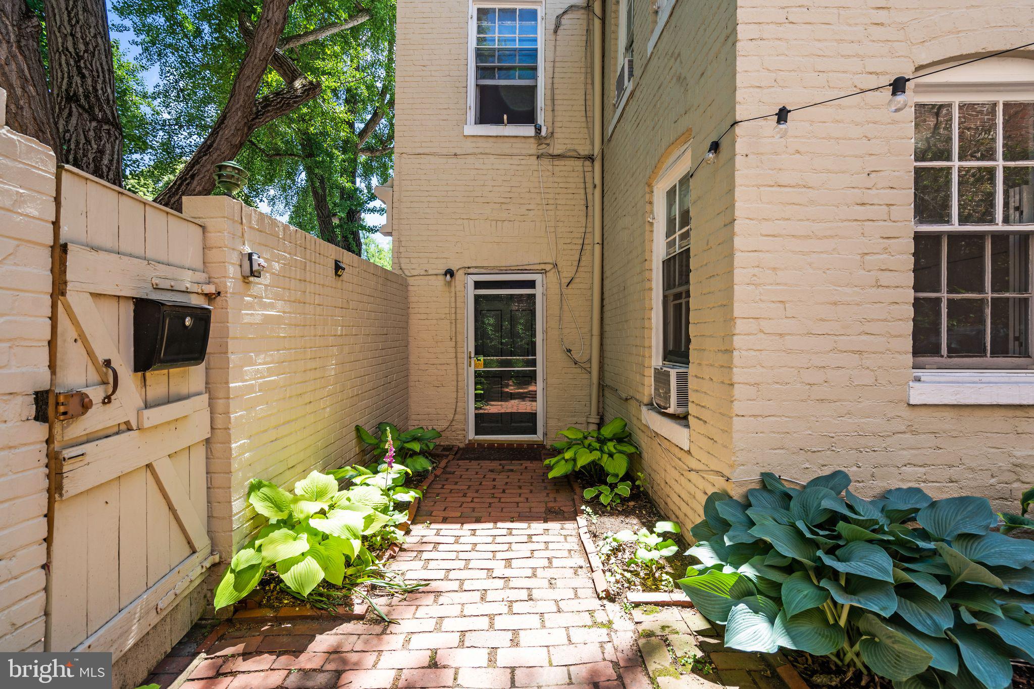 3267 Prospect Street Northwest Washington, DC 20007 - Photo 23 of 42 Unit entrance
