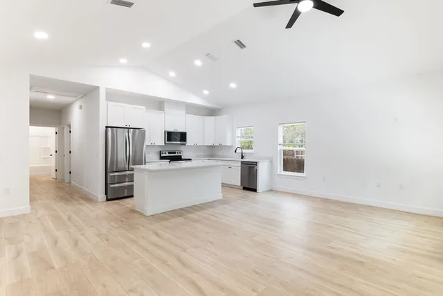 $2,200 | 866 West 12th Street, St. Augustine, FL 32084