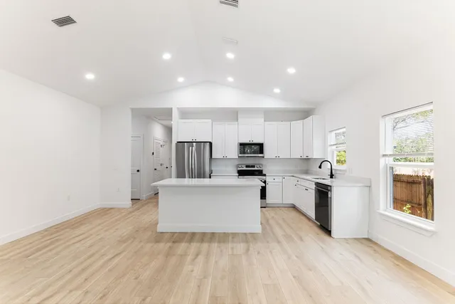 $2,200 | 866 West 12th Street, St. Augustine, FL 32084